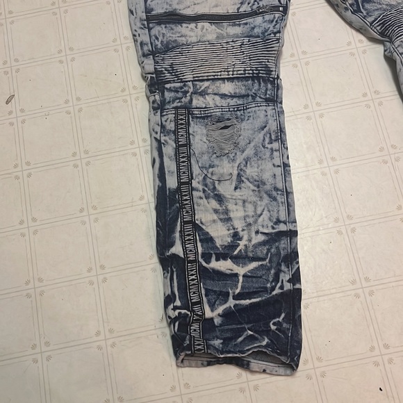 Red Ape Size 40X30 - Picture 5 of 13